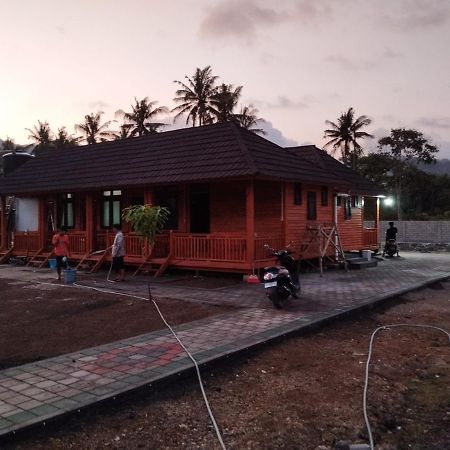 Mandalika Queen Hostel Kuta  Exterior foto